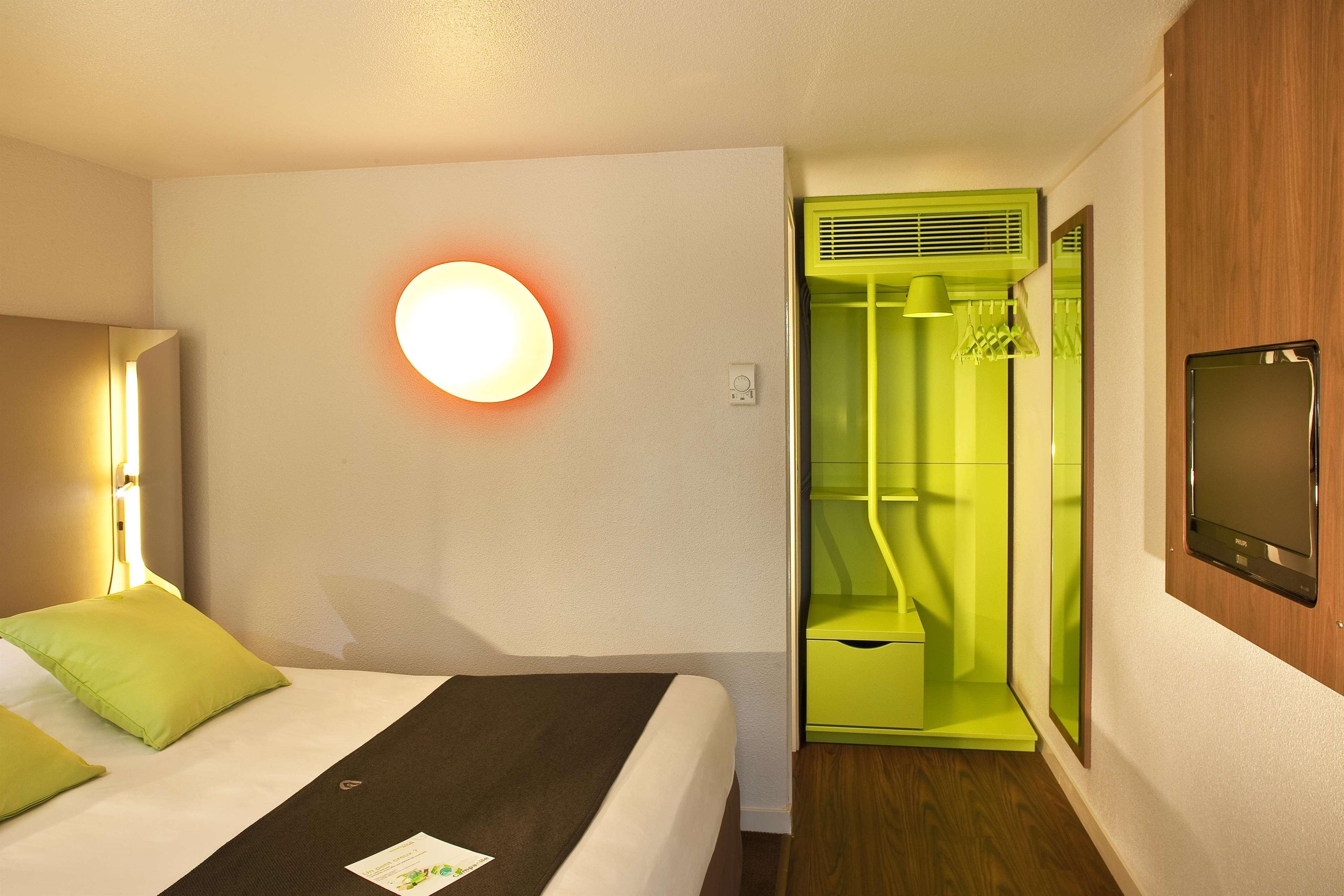 Hotel Campanile Clermont-Ferrand ~ Riom Exterior foto