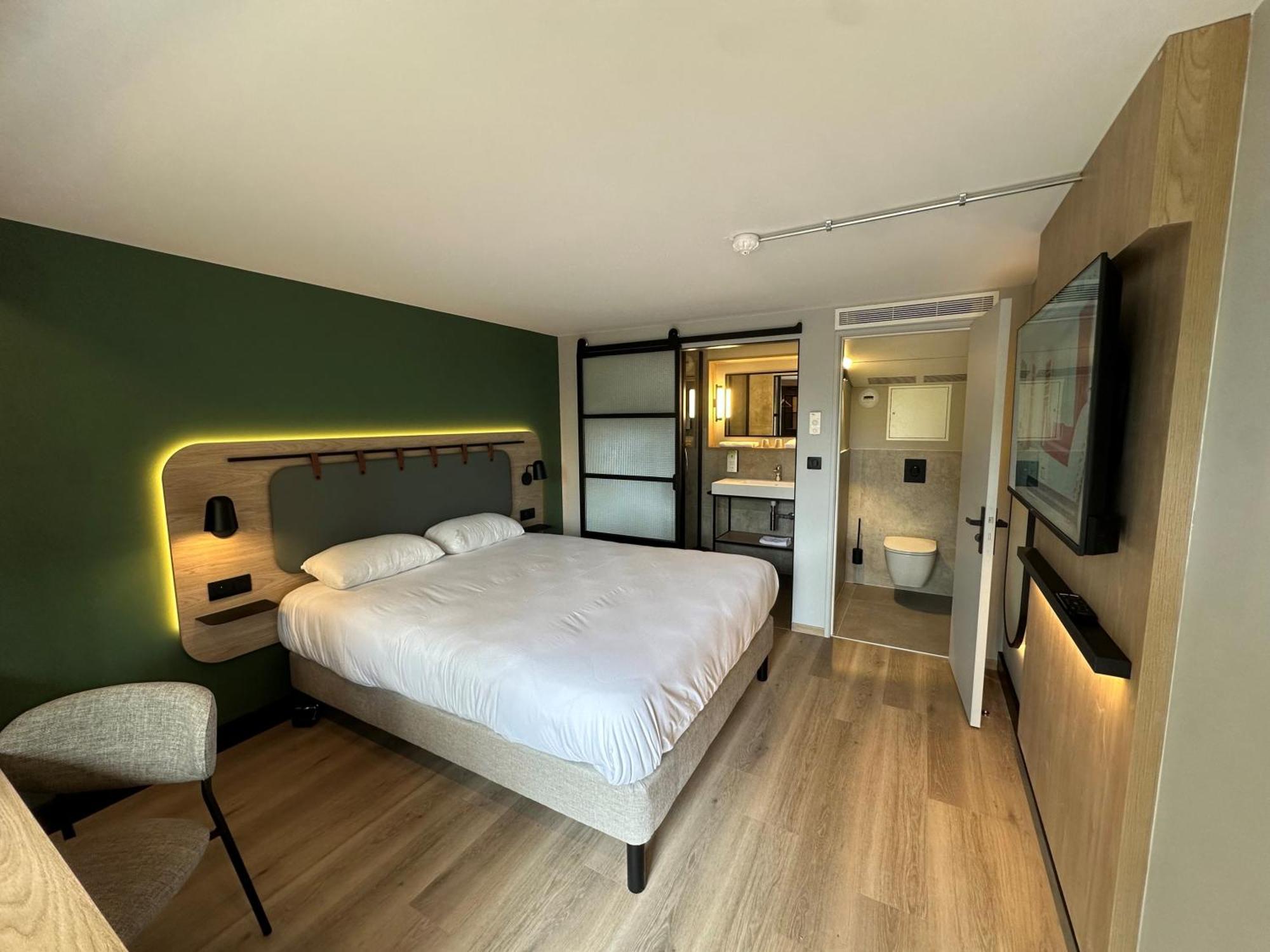 Hotel Campanile Clermont-Ferrand ~ Riom Exterior foto